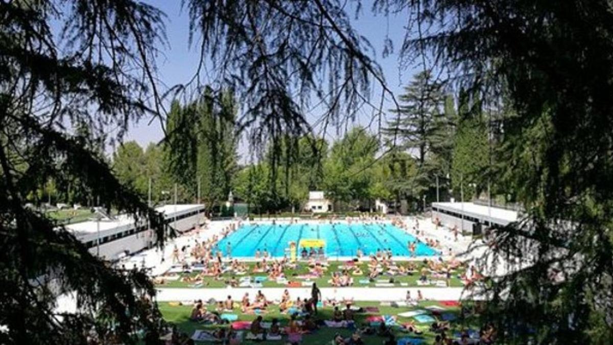 vista-de-la-piscina-principal