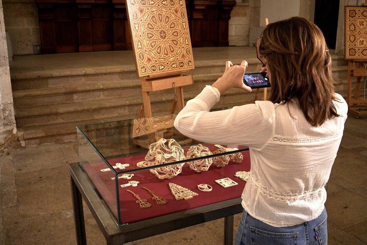 Muestra de piezas de madera en la sala de exposiciones de La Encarnación hasta el 6 de septiembre.