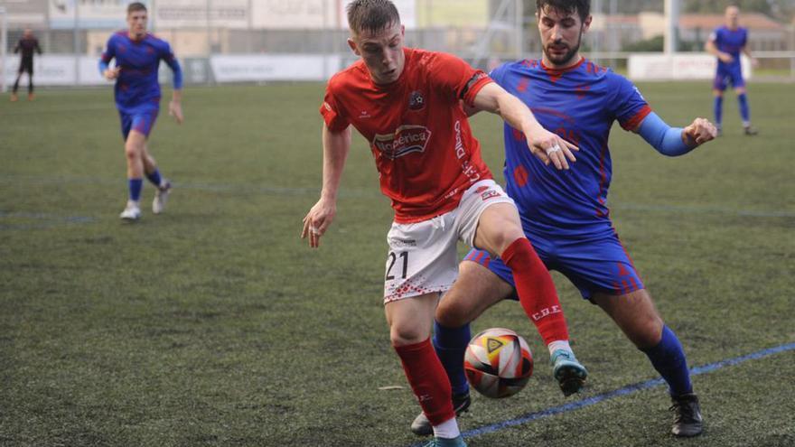 Jugada del Estradense-Fabril de esta temporada. |  // BERNABÉ