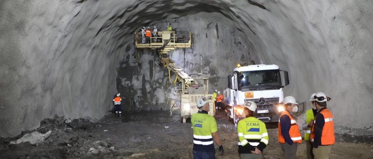 Trabajos en el interior de los túneles de Faneque, en el tramo Agaete-El Risco