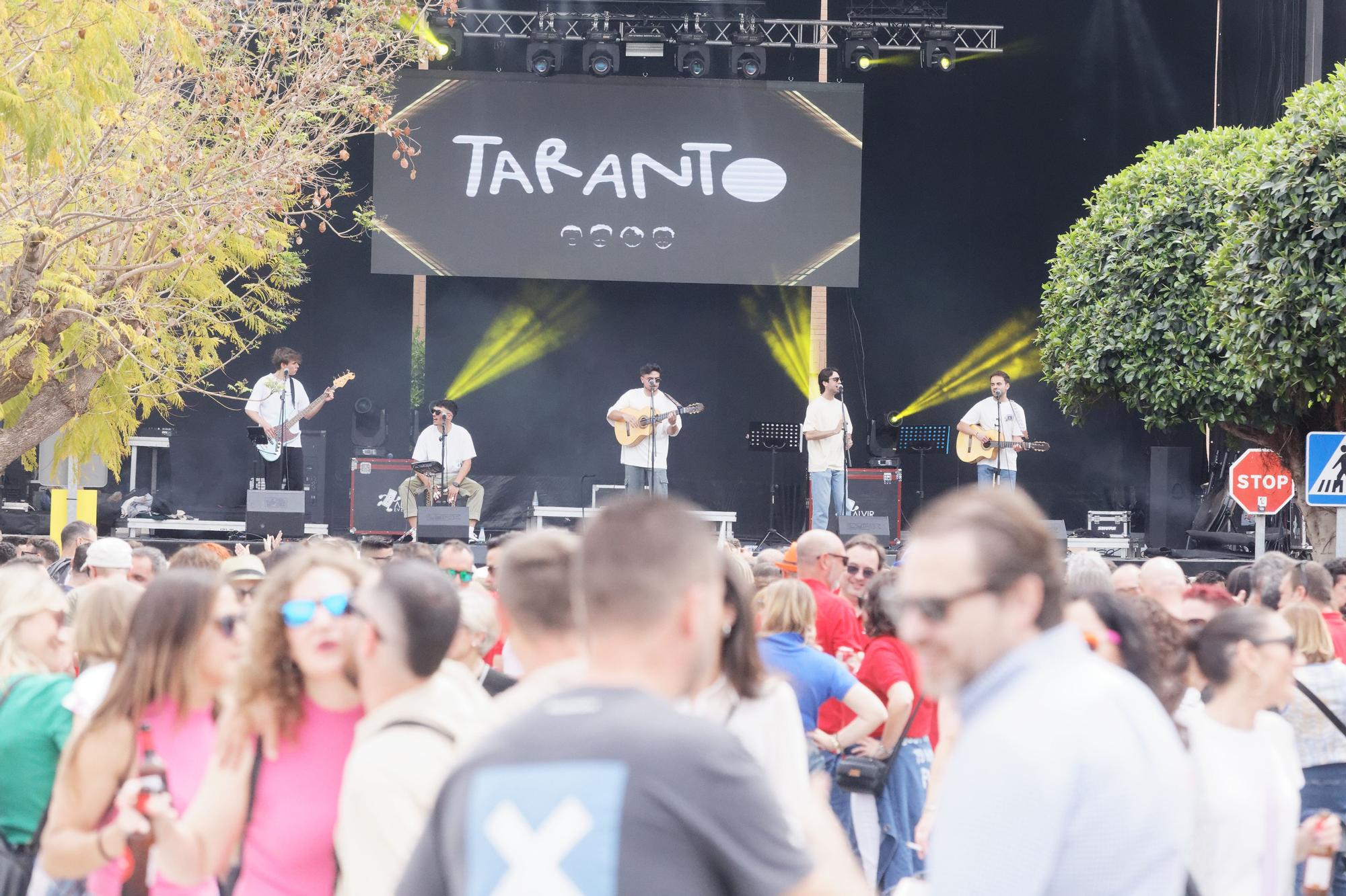 ¡Búscate en la macrogalería! Castellón vive un puente de fiestas en los municipios