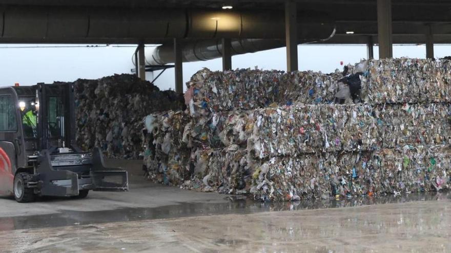 Fardos de CSR en las instalaciones de Cogersa.