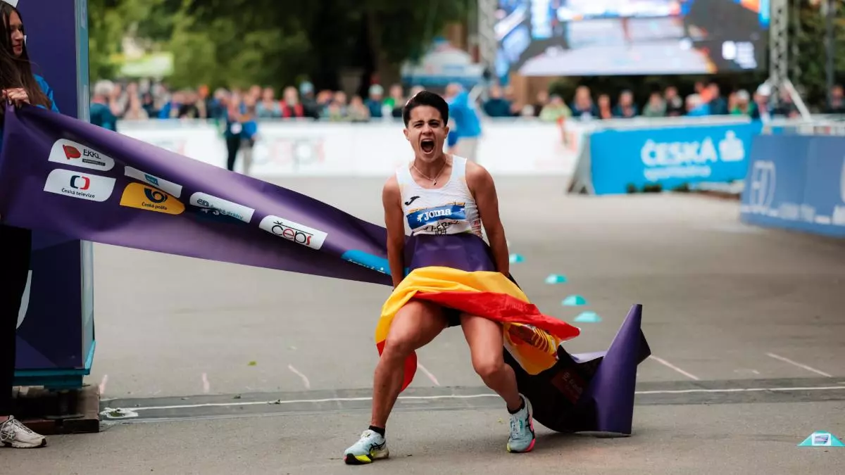 Mar赤a P谷rez gana en Podebrady con una exhibici車n; Espa?a subcampeona de 35 km