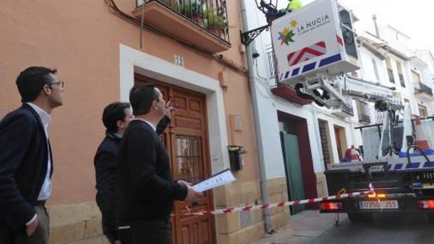 Cambio de farolas en el casco antiguo de La Nucía.