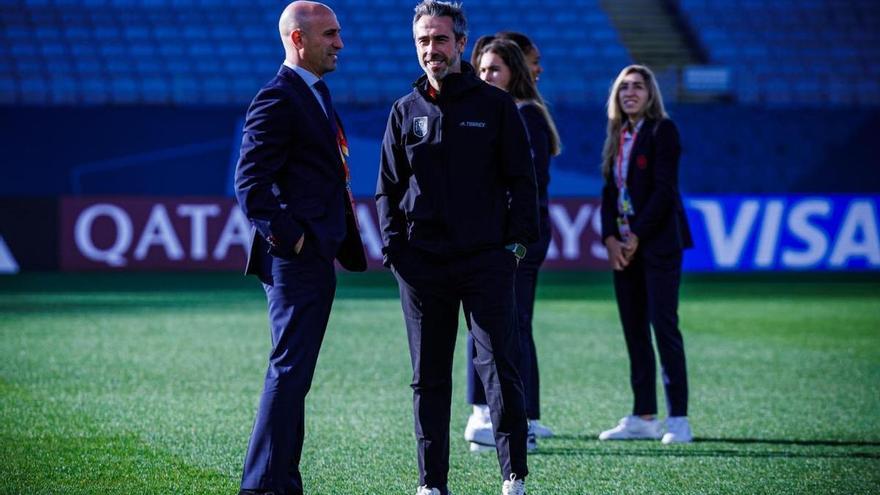 Once miembros del cuerpo técnico de la selección femenina, entre ellos el sanabrés Kenio Gonzalo, ponen su puesto a disposición de la RFEF