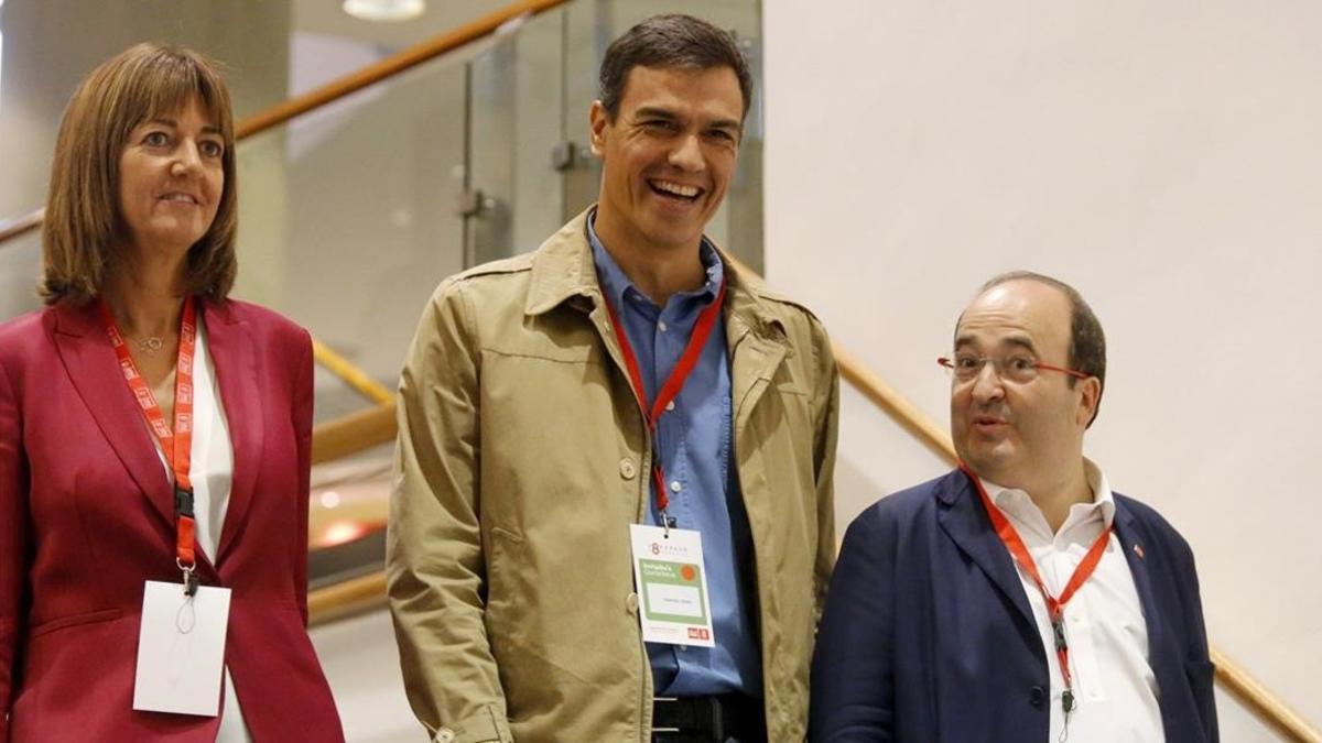 Idoia Mendia, líder del PSE, Pedro Sánchez y Miquel Iceta, este sábado en Bilbao.