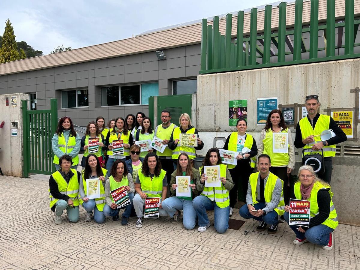 Concentraciones de profesores en centros de todo el Camp de Morvedre