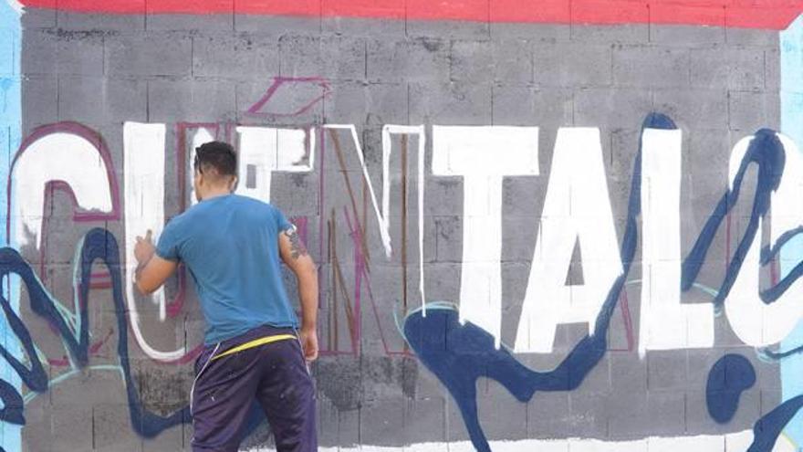 Grafitis en Castelló contra el acoso escolar