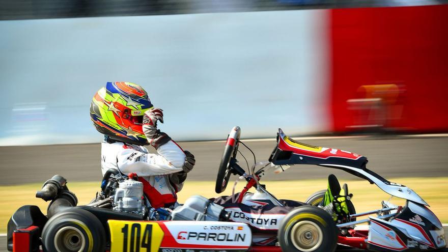 Costoya cruza la línea de meta y celebra su victoria, ayer, en Viterbo. | Sportinphoto Kart Photo-Agency