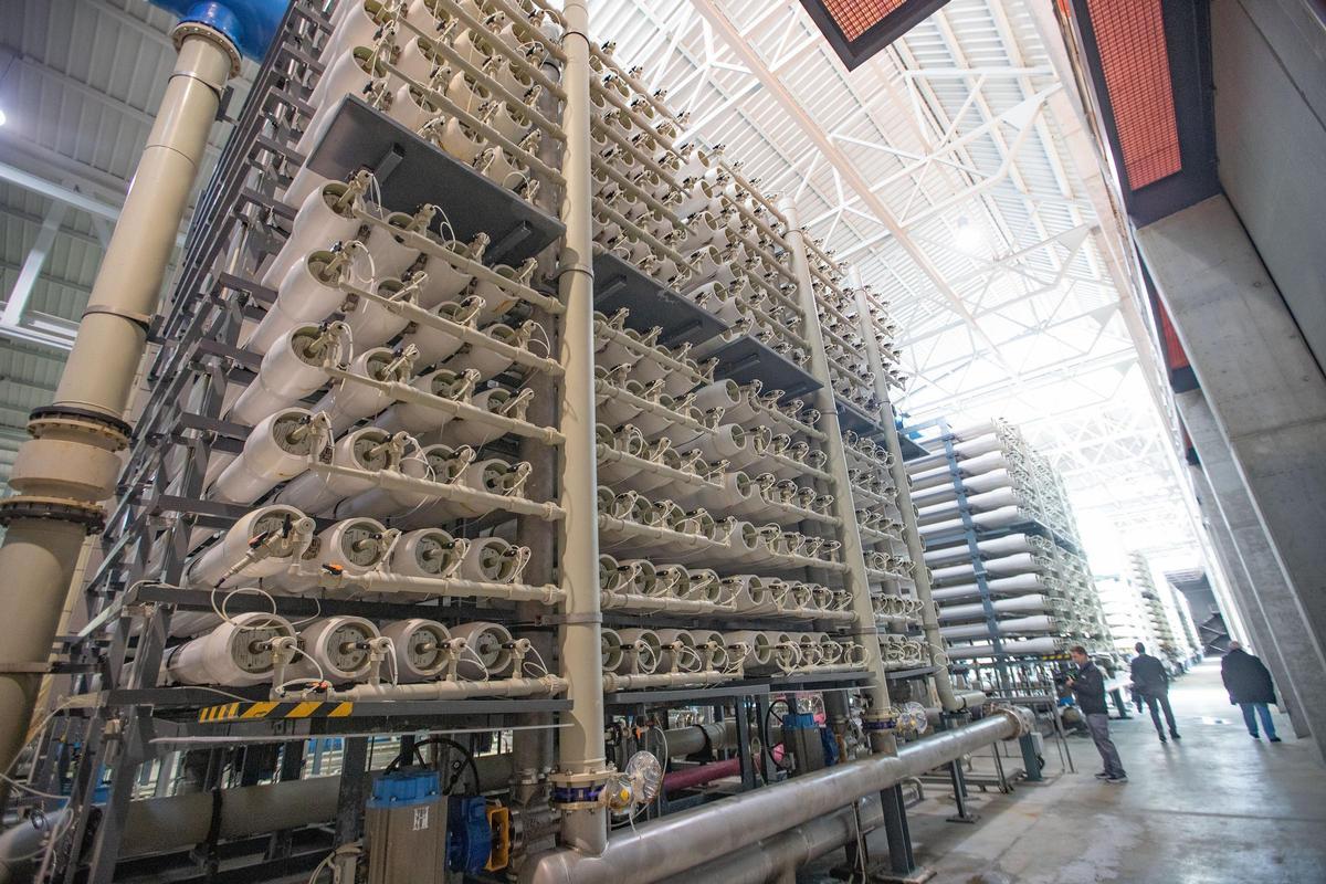 Planta desaladora de Torrevieja durante una visita institucional de cargos públicos holandeses