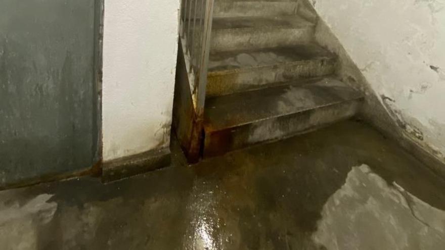 Agua y filtraciones en el aparcamiento de la Constitución de Zamora: así queda cuando llueve