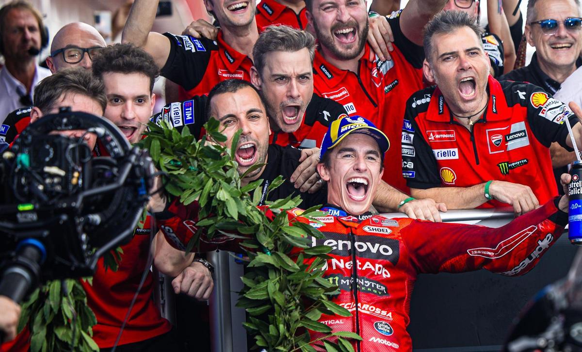Marc Márquez celebra, en el corralito de Termas de Río Honda, su victoria del domingo.