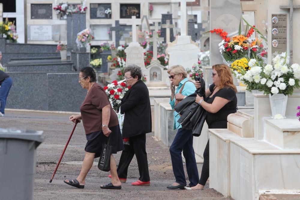 Los Remedios se llena de homenajes a los difuntos