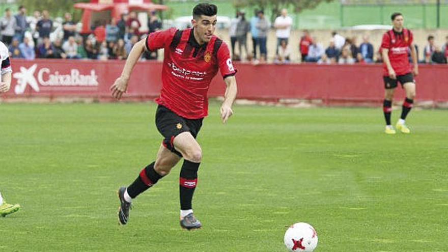 Toni Jou, durante un partido con el Mallorca B. // FDV