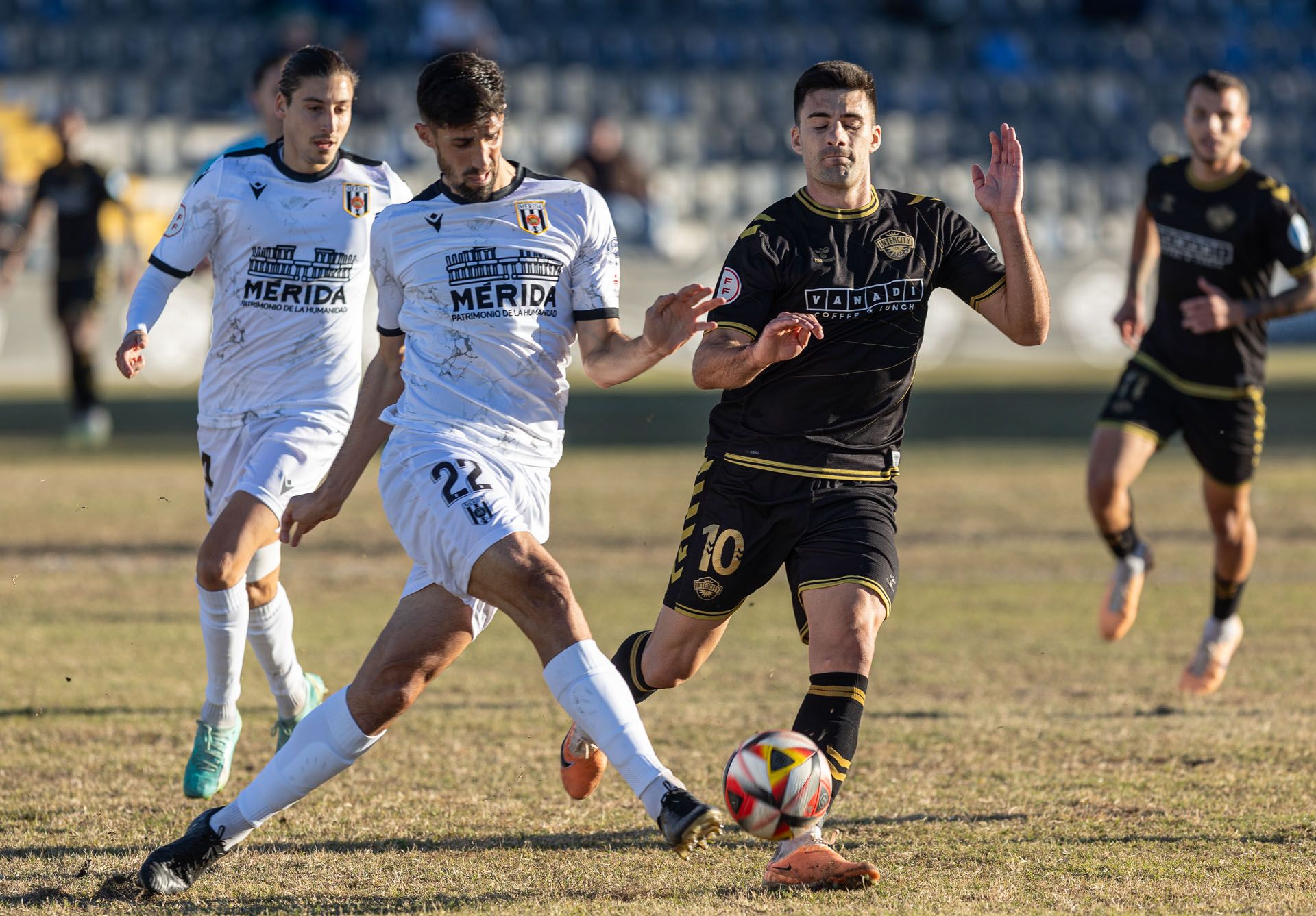 Las imágenes del partido entre el Intercity y la SD Mérida