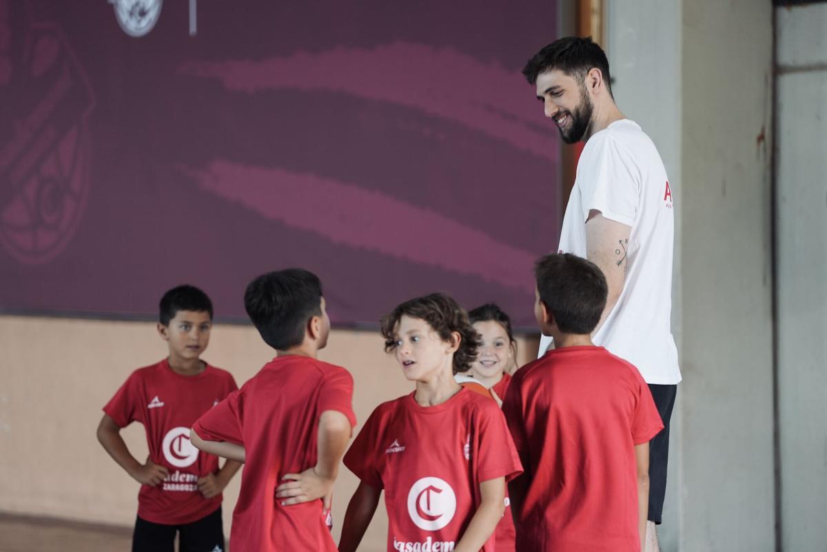 JAIME FERNÁNDEZ VISITA CAMPUS ALBARRACÍN CASADEMONT BASKET ZARAGOZA JUNIO 2026 JAIME FERNÁNDEZ VISITA CAMPUS ALBARRACÍN CASADEMONT BASKET ZARAGOZA JUNIO 2026