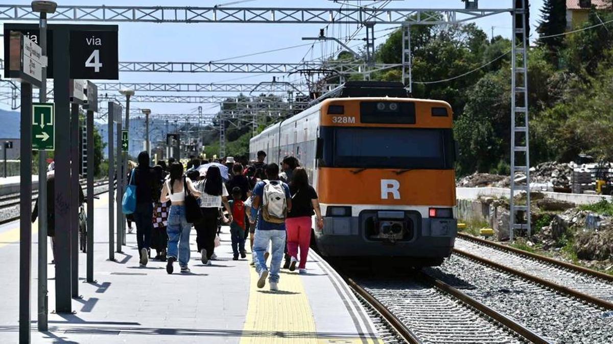 Un tren de la R3, en la estación de Granollers-Canovelles.