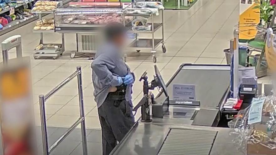 Detingut un home per atracar amb una pistola un supermercat