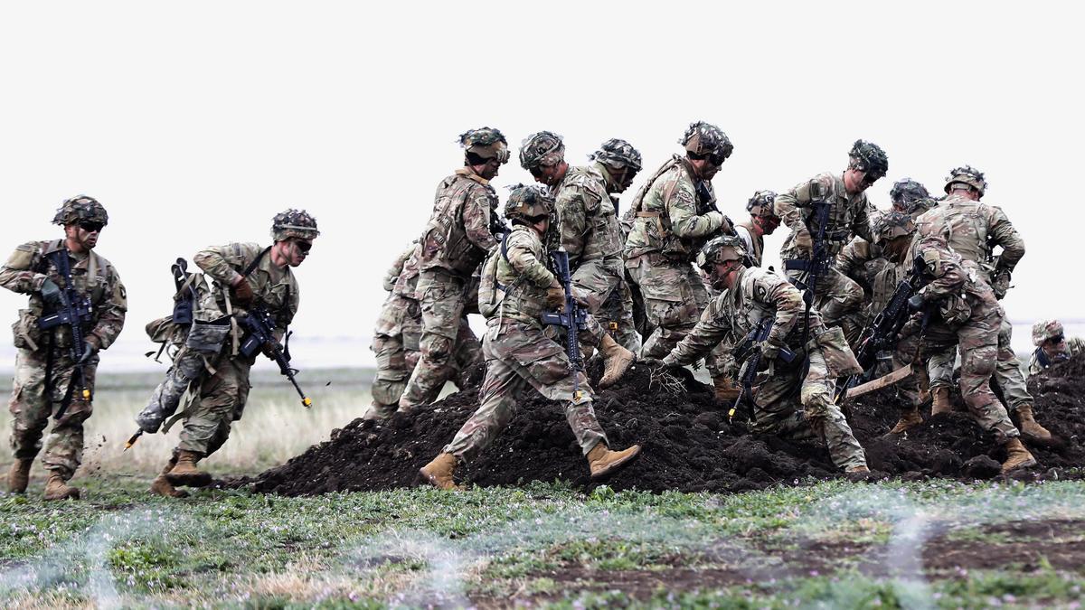 Soldados durante un ejercicio militar.