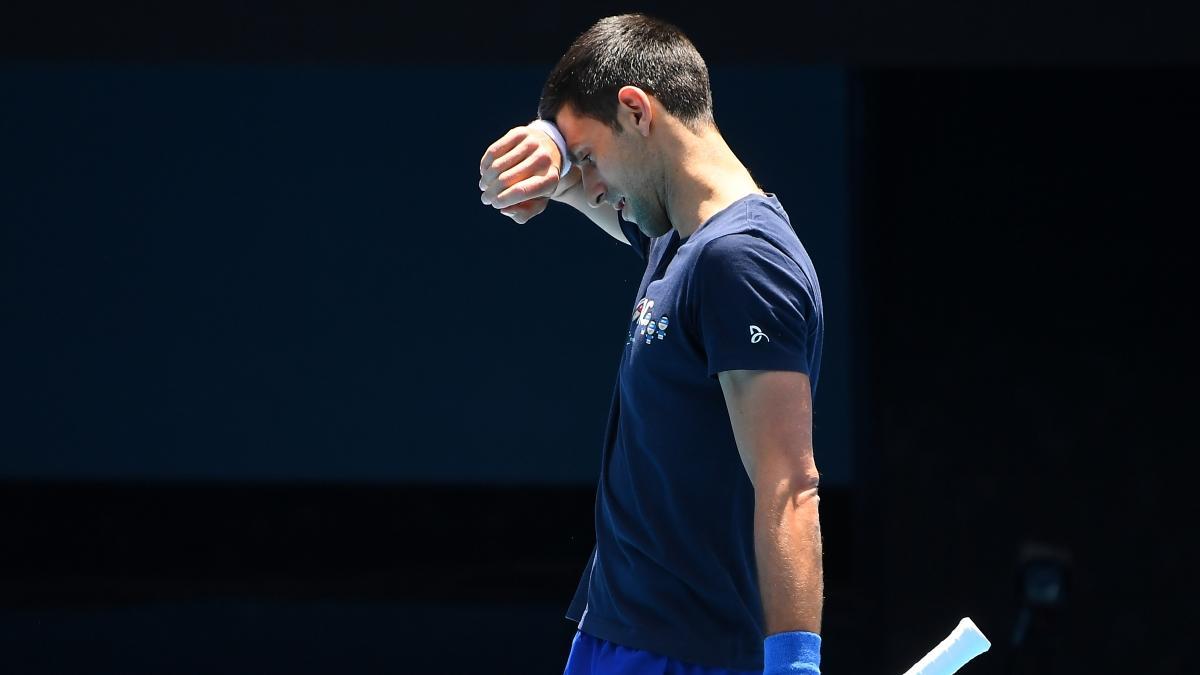 Djokovic vuelve a ser detenido y trasladado al hotel Park tras la revocación de su visa.