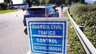 Tráfico cerca el consumo de alcohol y drogas en Galicia: 35.000 pruebas en una semana