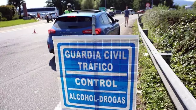 Tráfico cerca el consumo de alcohol y drogas en Galicia: 35.000 pruebas en una semana