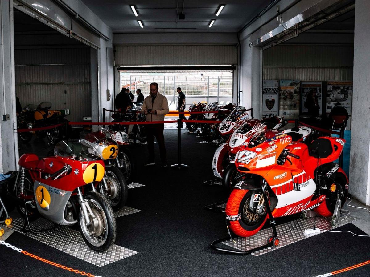 La Ducati de Troy Bayliss, entre las motos históricas expuestas en el Circuit Ricardo Tormo.