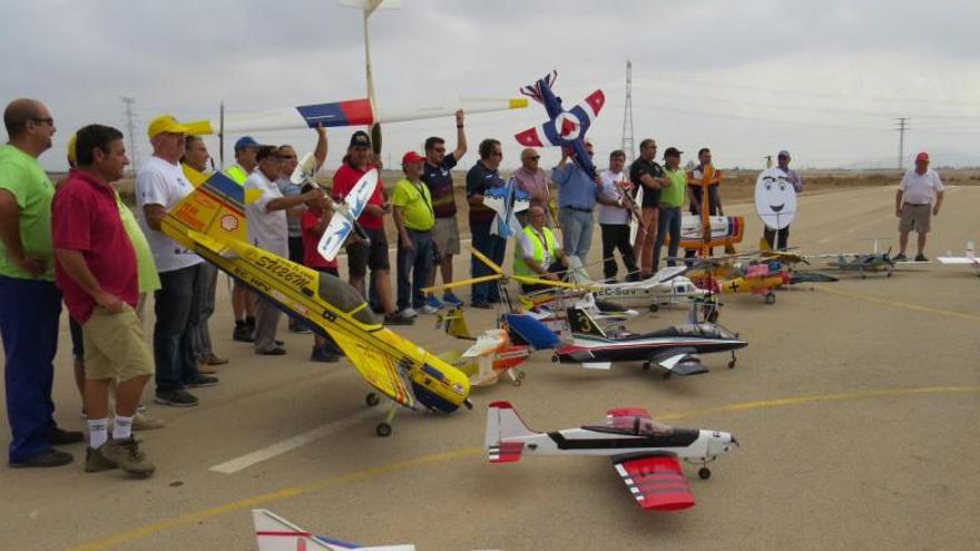 Los aviones sobrevuelan Torre Pacheco