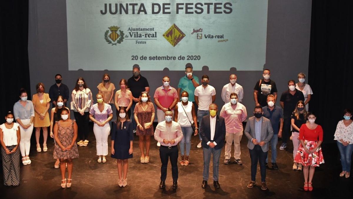 Imagen de la asamblea celebrada a finales de septiembre del 2020, en plena pandemia del covid-19 y con estrictas restricciones sanitarias, en la que se eligió a Toni Carmona como presidente de la Junta de Festes.