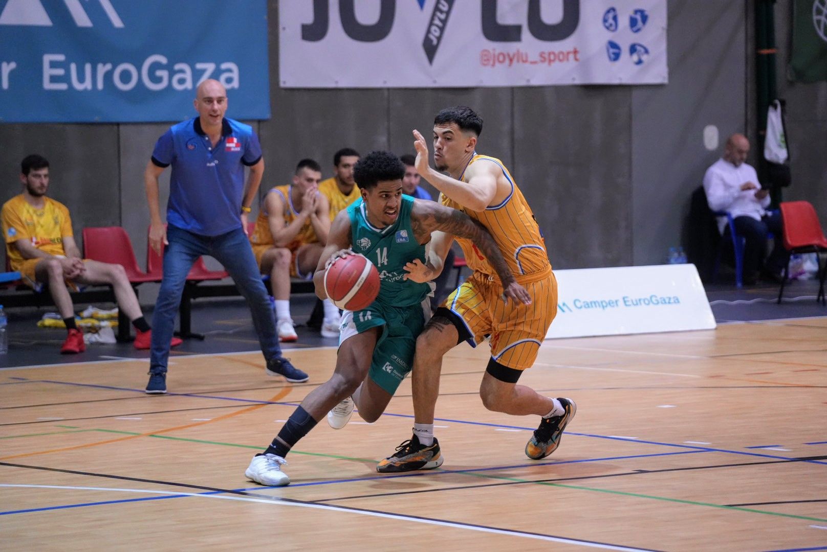 UCB Córdoba-Gymnástica Portuense: el partido de la Liga EBA en imágenes