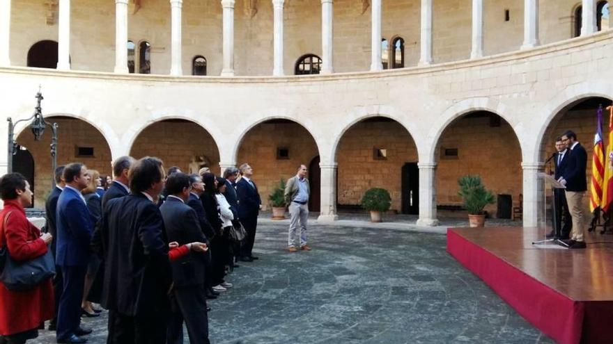 El alcalde recibió a los embajadores en Bellver.