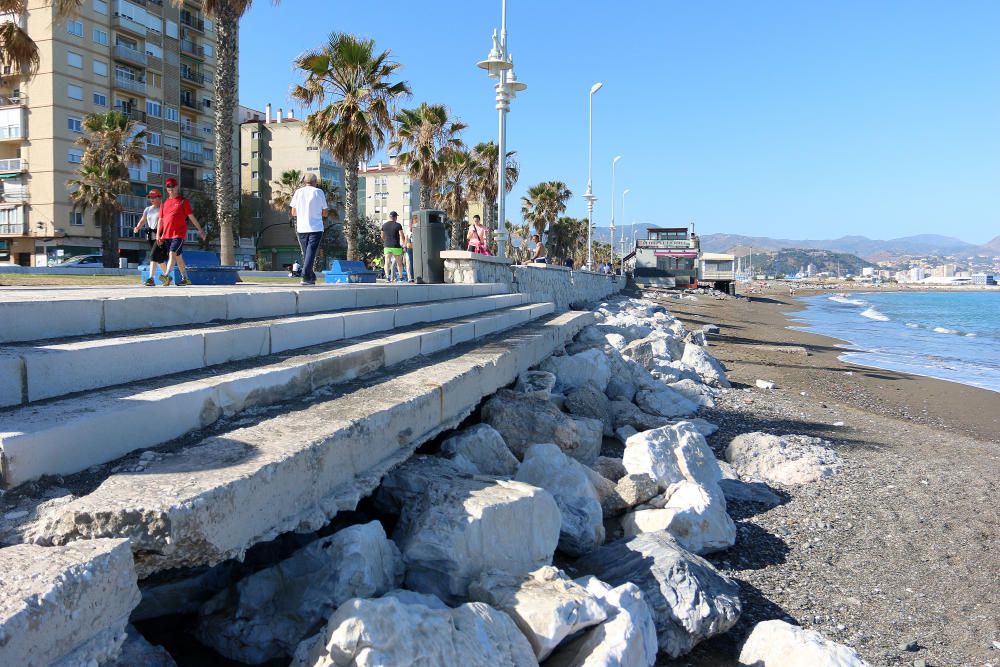 Los vecinos del barrio de Huelin se quejan del mal estado de la playa y piden responsabilidades al Ayuntamiento de Málaga