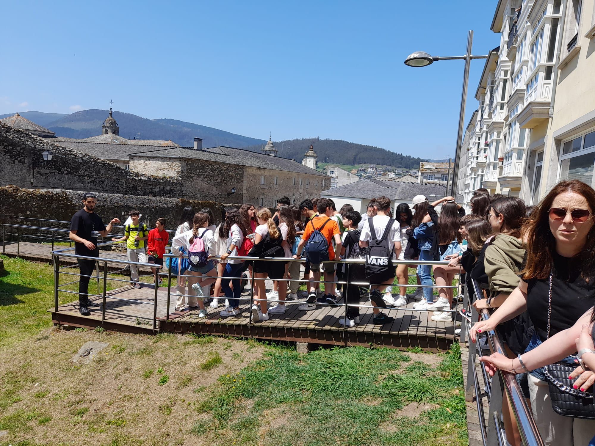 Los estudiantes de Vegadeo se suben al tren para ir a Viveiro