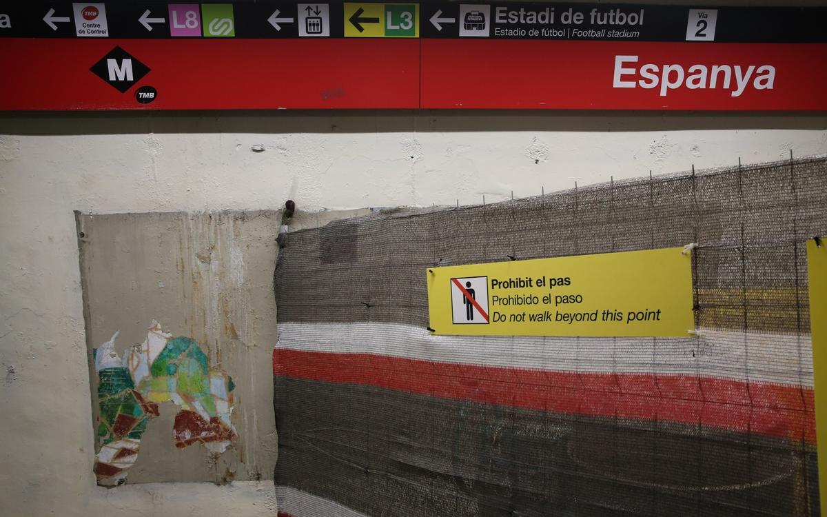 Mural del 1988 reaparecido en la estación de metro de plaza Espanya, en Barcelona