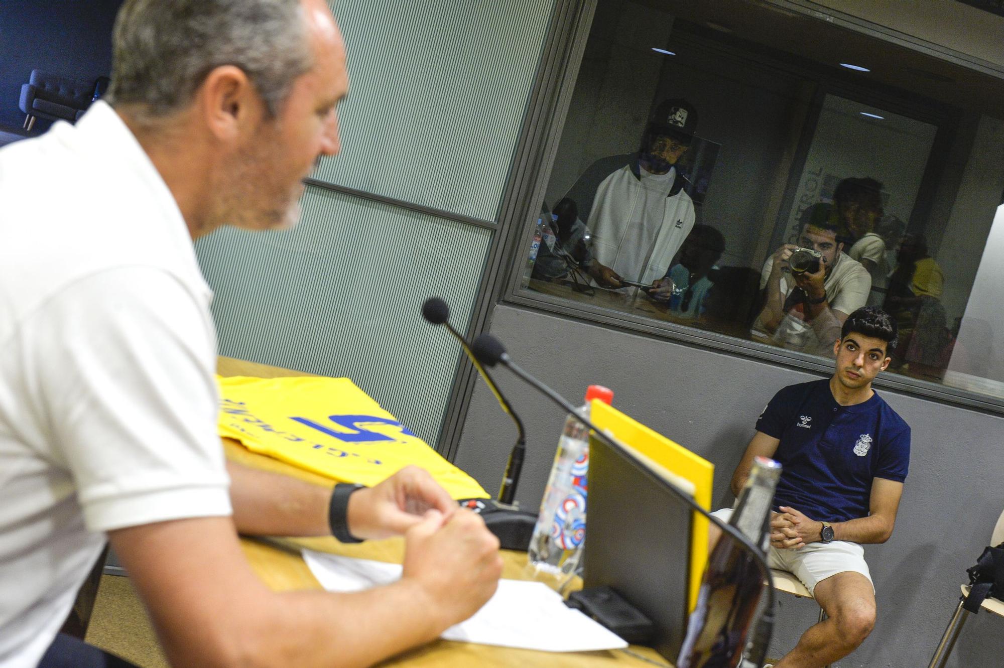 Presentación de Clemente como nuevo jugador de la UD Las Palmas