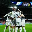 Los futbolistas del Real Madrid celebrando la victoria en el clásico