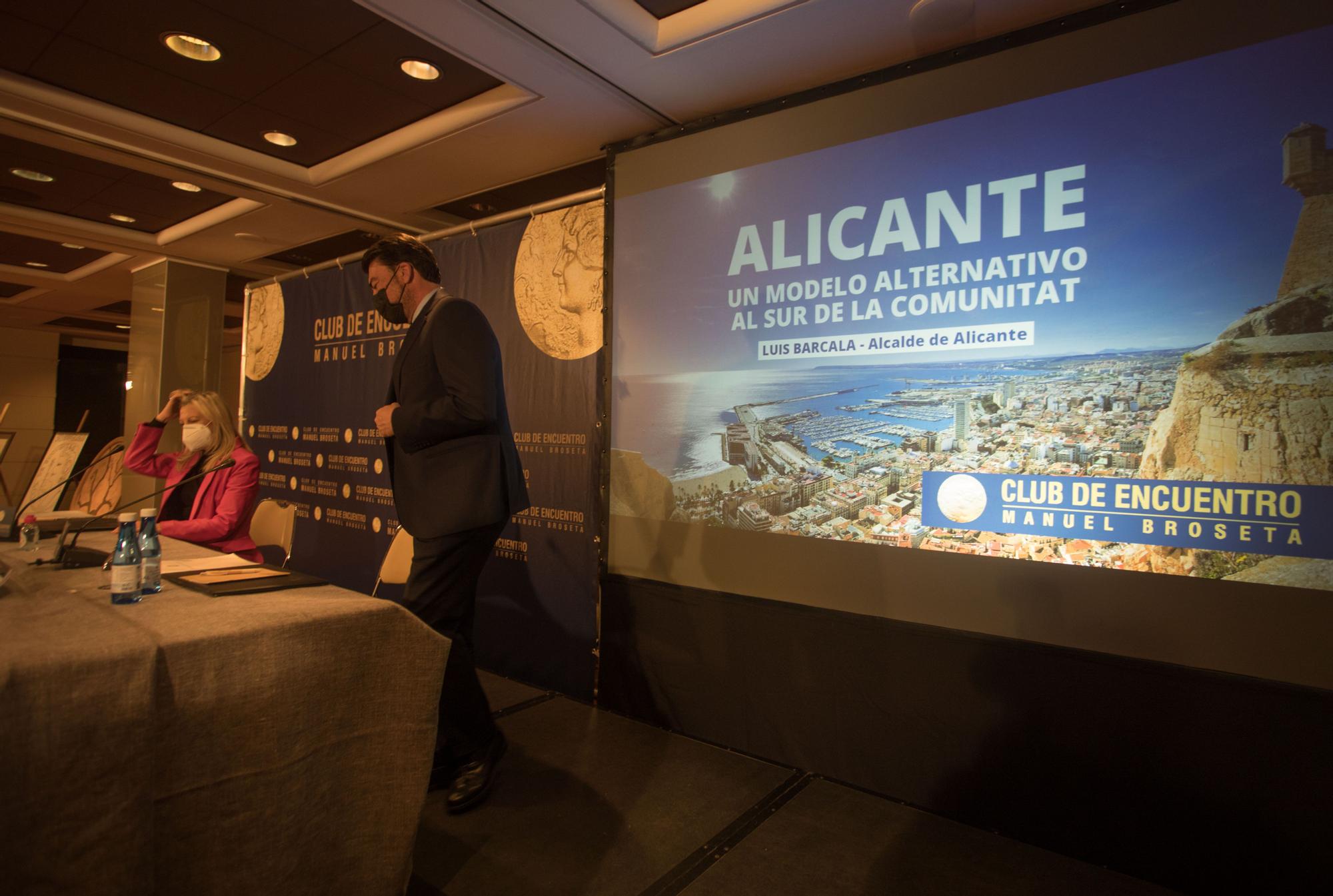 Conferencia de Barcala en el Club Manuel Broseta de València para explicar su proyecto para Alicante