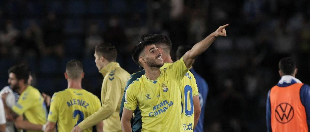 Fabio González, en primer plano, después del triunfo de la UD Las Palmas en el Heliodoro el pasado 2 de enero.