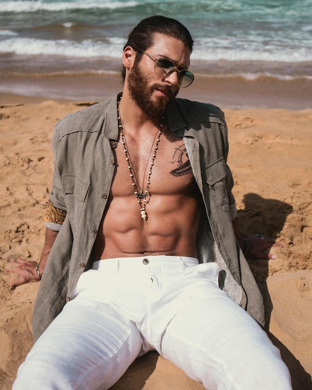 Can Yaman, mutando en Maluma