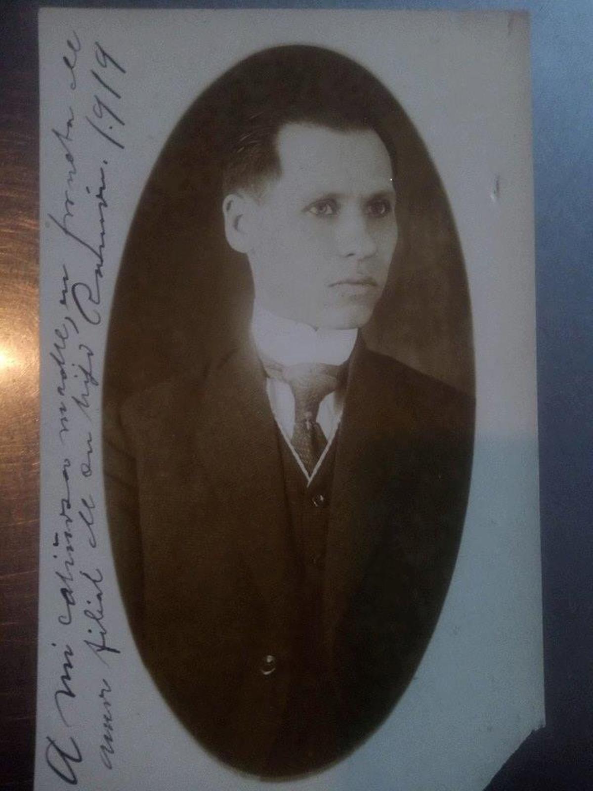 Retrato de Ramón Marcote de 1919, con una dedicatoria a su madre.
