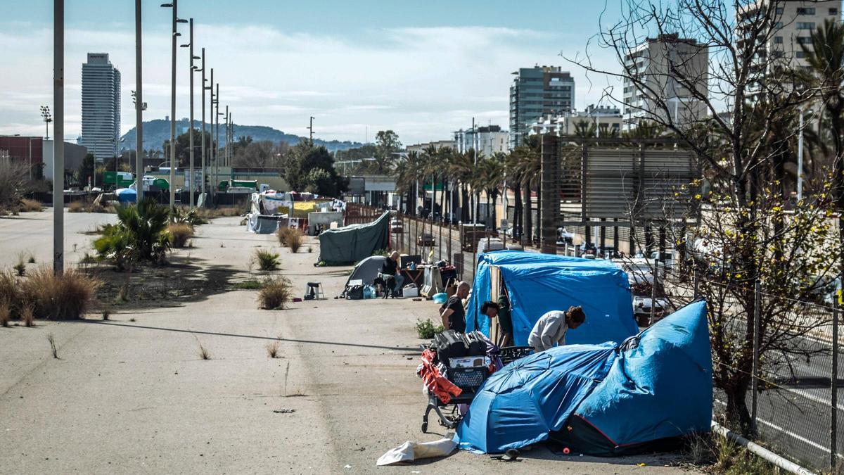 Asentamiento de personas sin hogar en Diagonal Mar, en Barcelona.