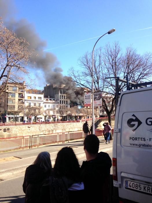 Incendi en un edifici en rehabilitació del carrer del Carme de Girona