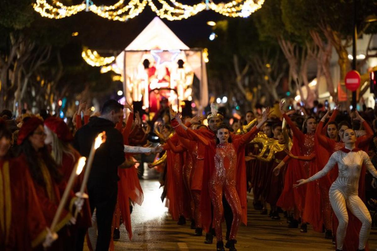 Mira aquí todas las fotos de la cabalgata de Reyes Magos en Ibiza