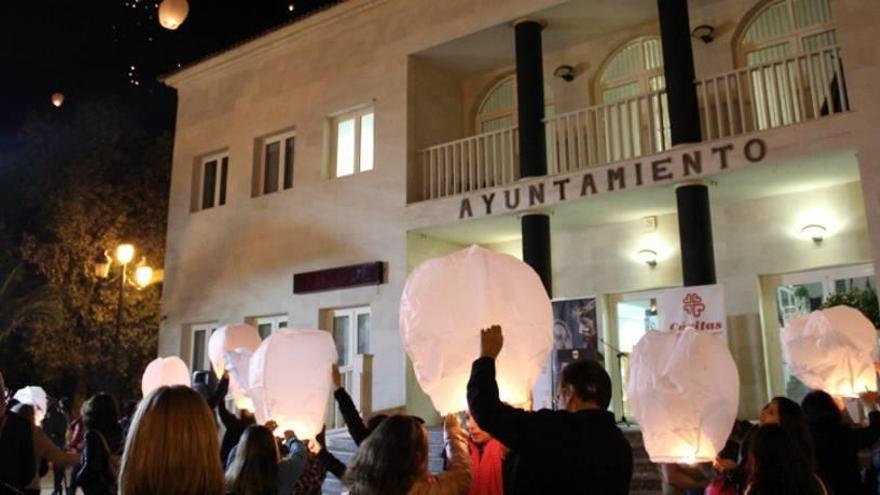 Lorquí se llenó de farolillos solidarios.