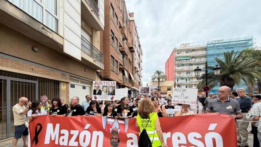 El aforamiento de Mazón veinte meses después de la dana concentra a cientos de personas en Paiporta