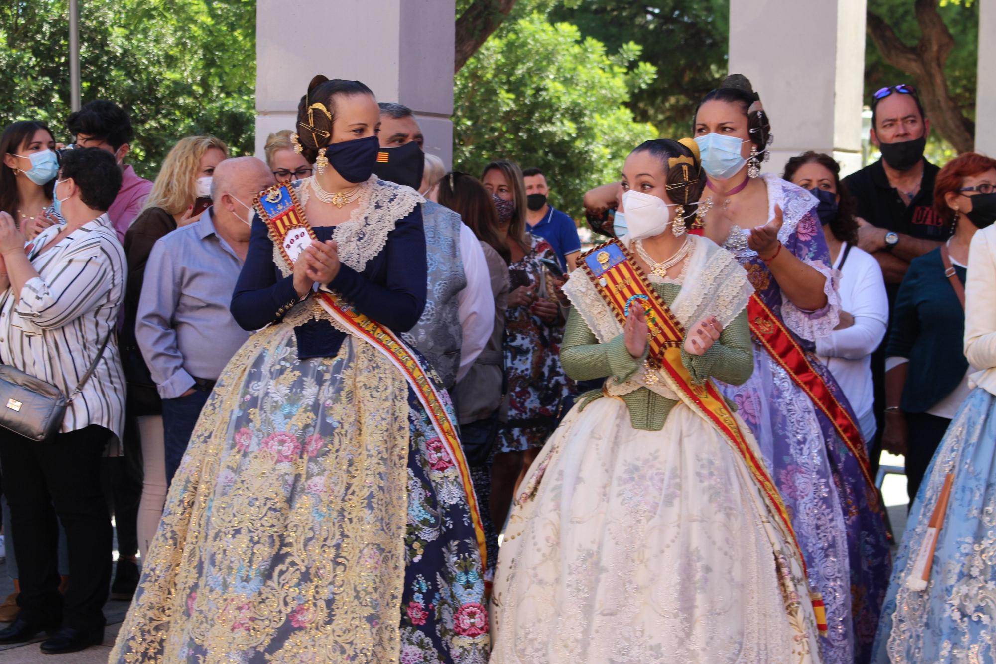 Carmen, Nerea y las cortes acompañan a las fallas de Quart y Xirivella en la procesión de la Senyera