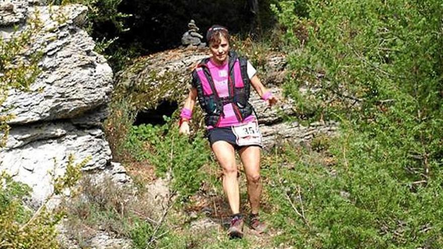 Teresa Forn en plena competició al Trail Terra de Comtes i Abats