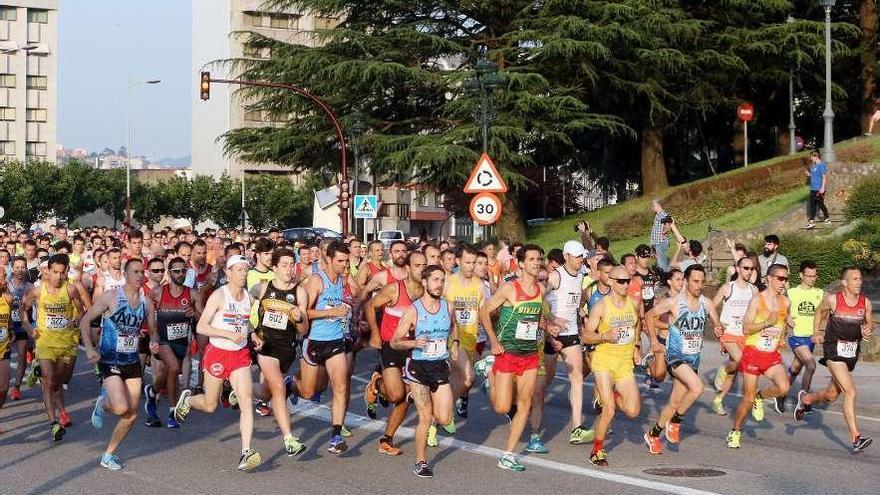 Un instante de la salida de la pasada edición de la carrera. // Marta G. Brea