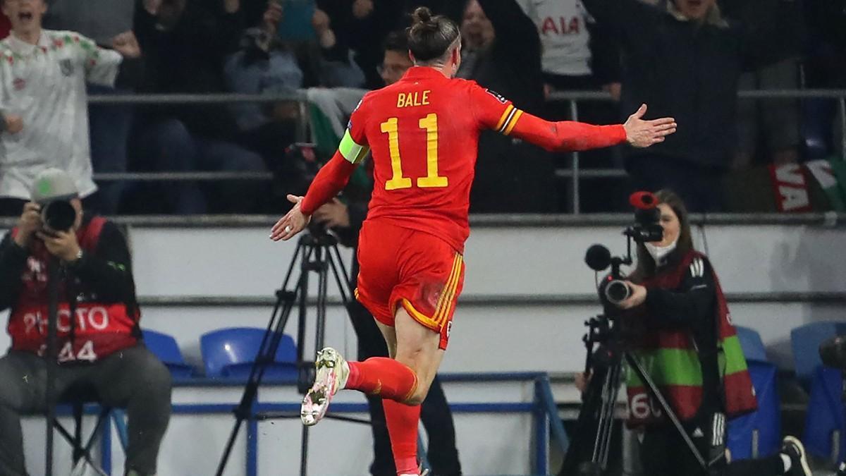 Bale celebrando el 1-0 en Cardiff