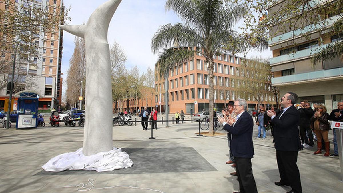 La escultura MALIP, de granito, se inspira en la rama seca de un bonsái.